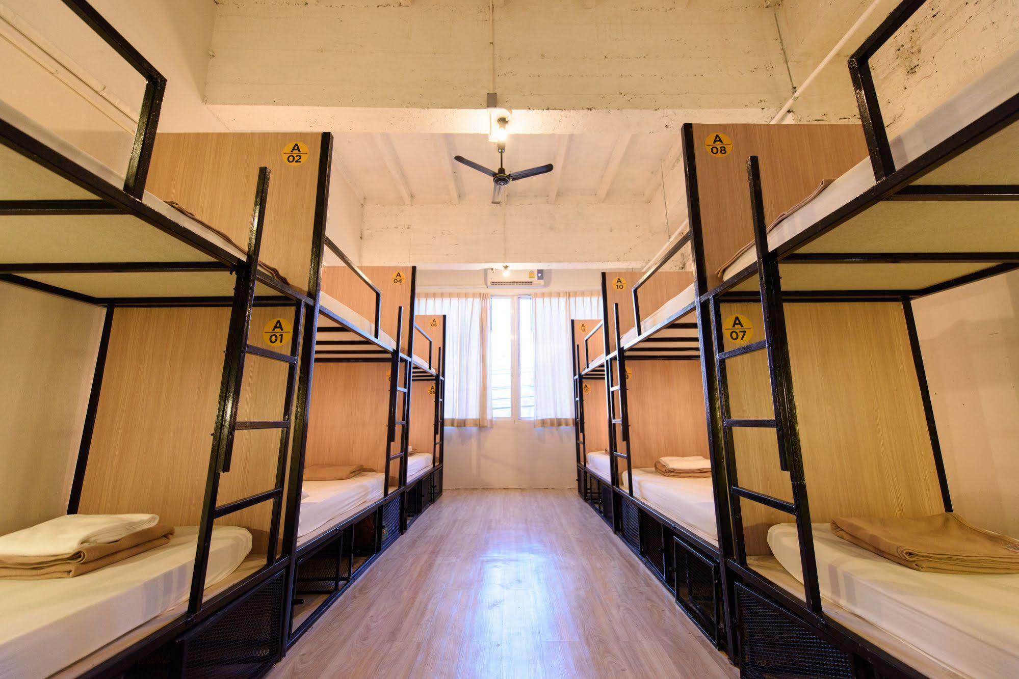 Warm White Hostel Bangkok Eksteriør billede