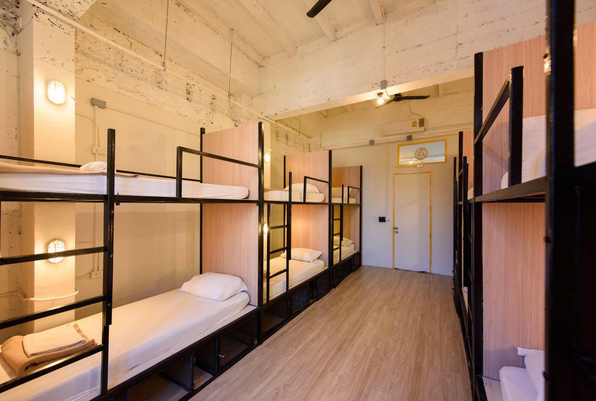 Warm White Hostel Bangkok Eksteriør billede