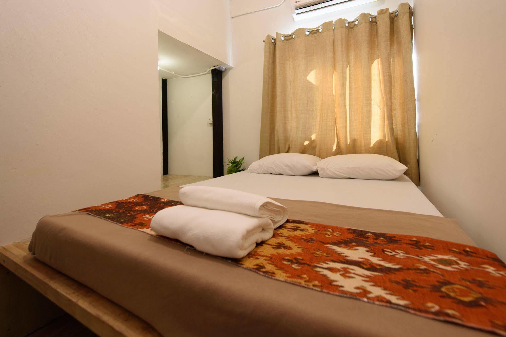 Warm White Hostel Bangkok Eksteriør billede